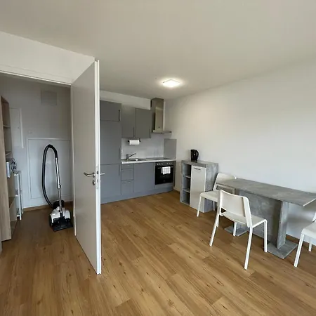 Panorama - Neubau Mit Balkon In *