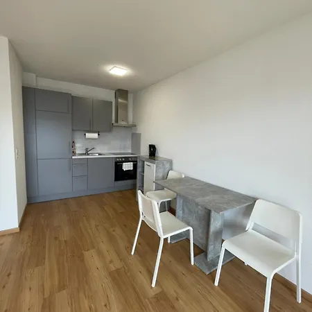 Panorama - Neubau Mit Balkon In شقة